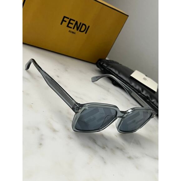 NEW Fendi FE40025F Blue Mirror Logo Lens Unisex Sunglasses - Picture 7 of 8